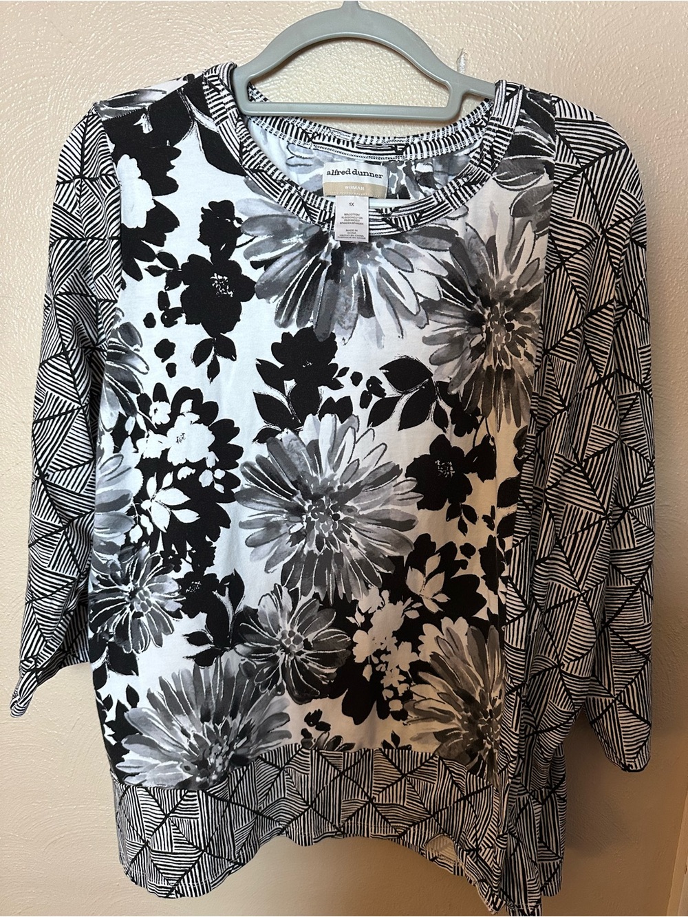 Alfred Dunner Black & White Floral and Geometric Long Sleeve Top